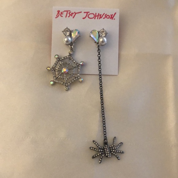Betsey Johnson Silver Tone Spider & Spider Web Mismatch Drop Earrings NWT - Picture 4 of 11